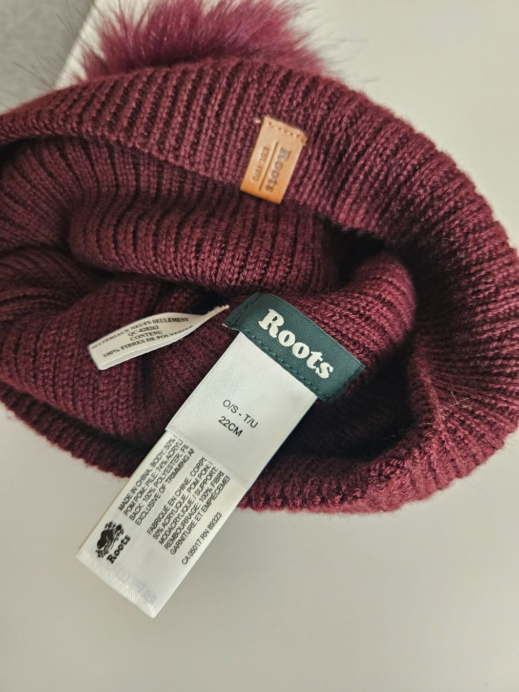 Copricapi, berretti & cappellini: Roots Canada Winter Bommel Mütze – Usato da Würenlingen venduto da Nancy_Y 1