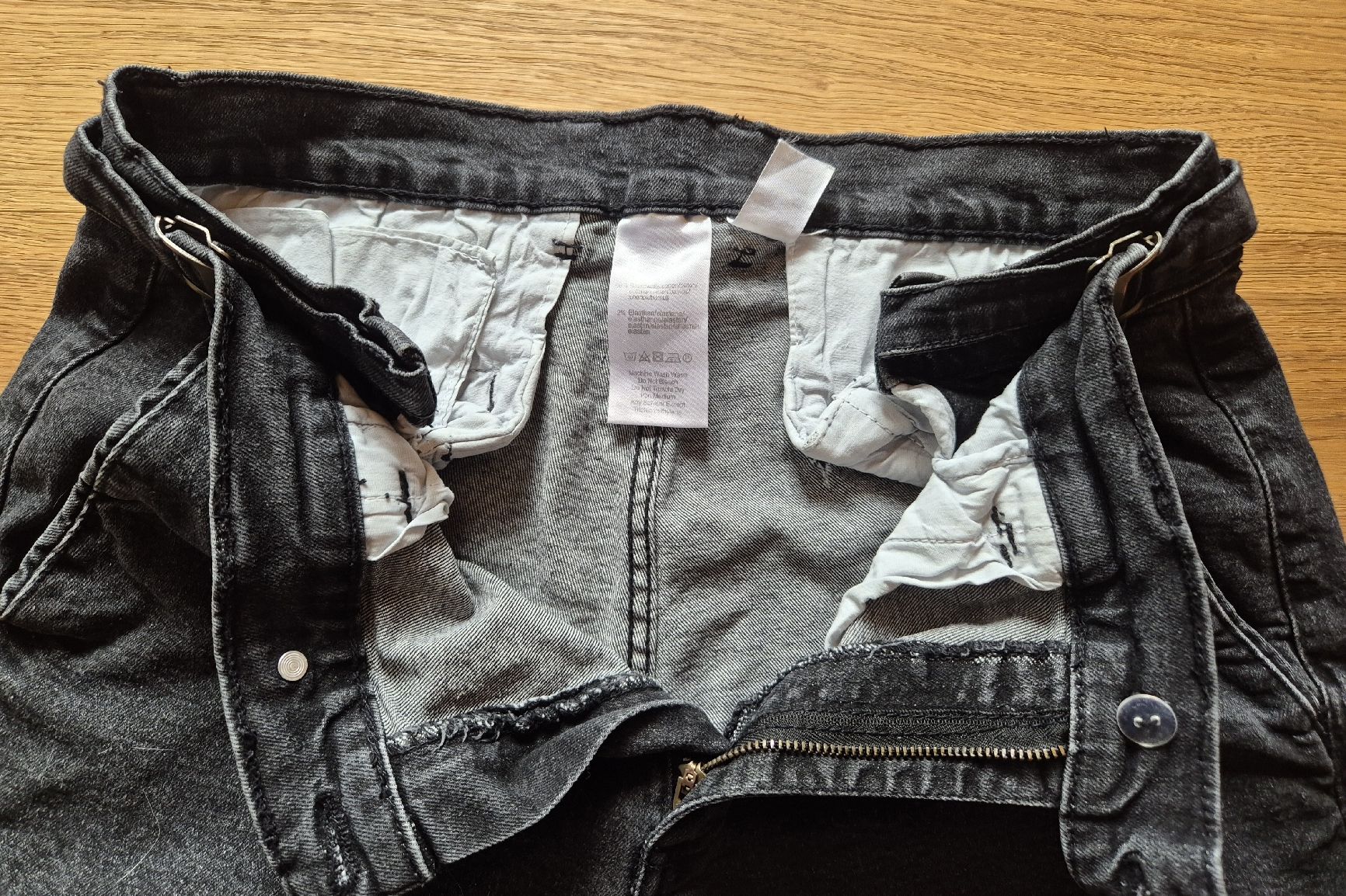 Jeans: Schwarze Jeans (Gr. 23) – Usato da Gams venduto da tischi97 2