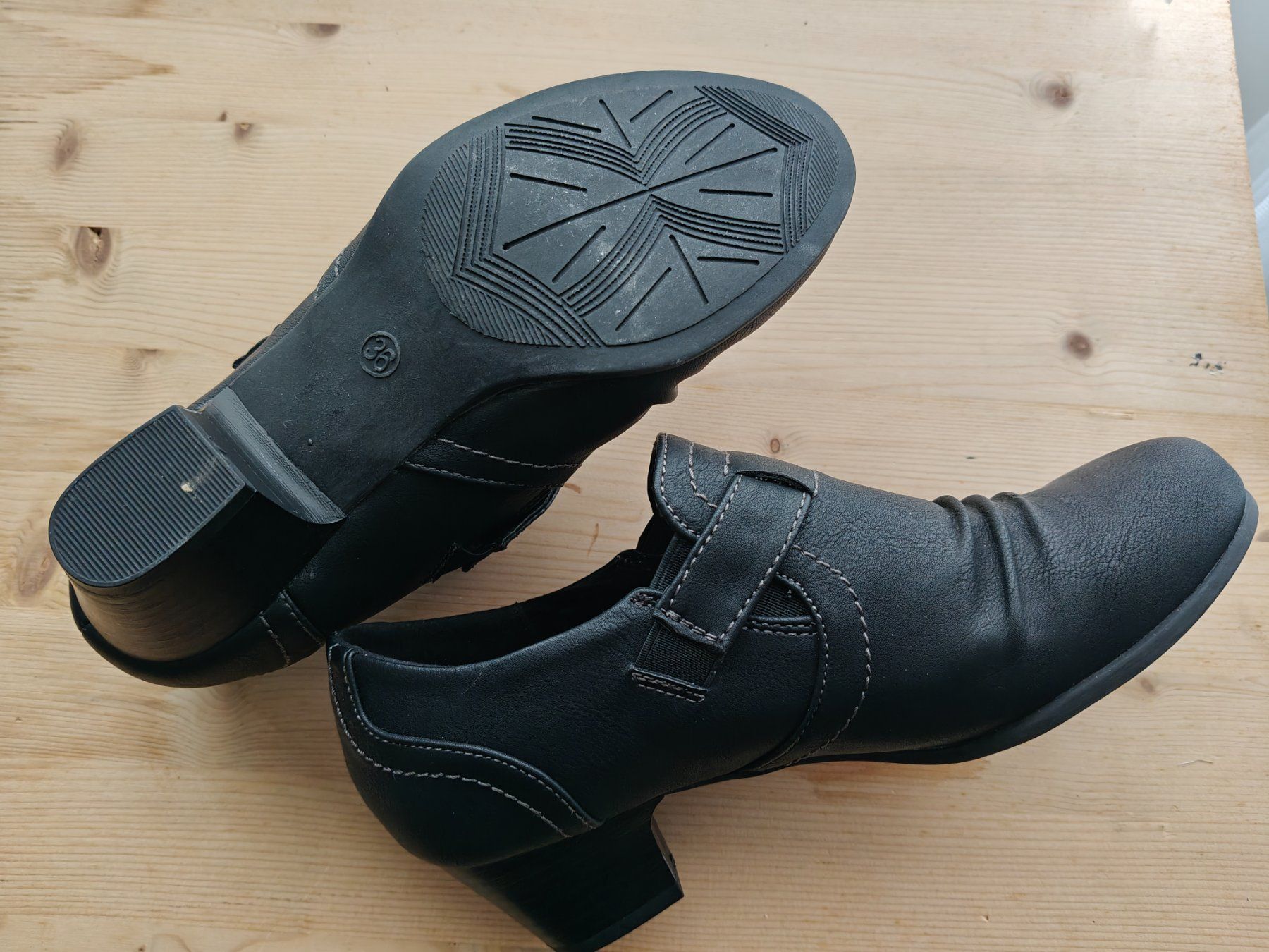 Scarpe da donna: Stiefeletten mit Schnalle / 36 - eher eng mit Absatz 4cm – Usato da Muttenz venduto da IkaSul 2