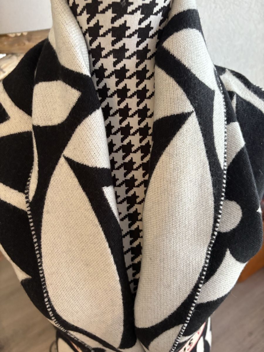 Louis Vuitton Foulard & Sciarpe: ÉCHARPE LOUIS VUITTON ORIGINALE – Usato da Corin de la crête venduto da Charnel49 1