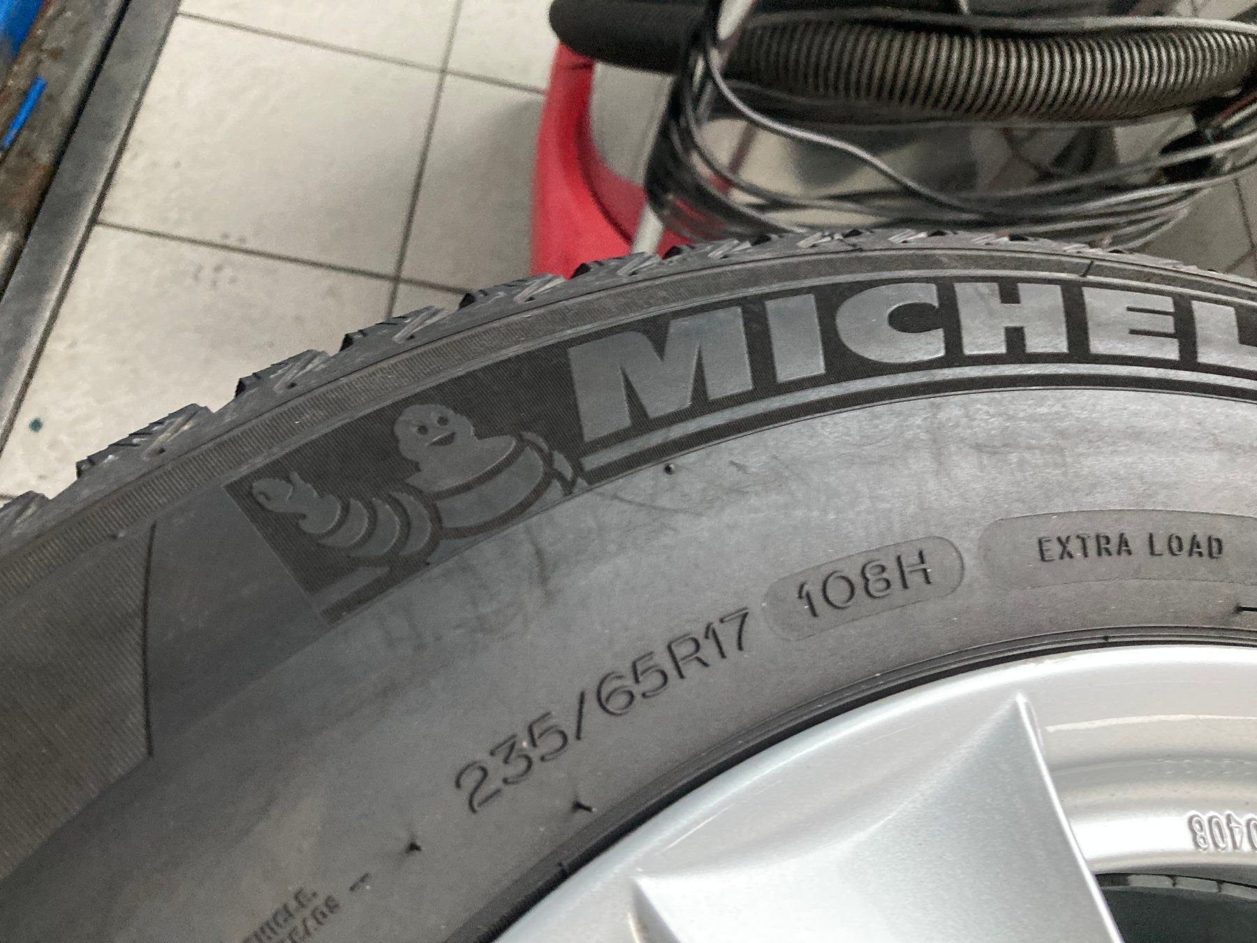 Audi Pneumatici & Ruote complete: Audi Q5 Winterräder 235/65R17 – Usato da Cham venduto da WB2223 6