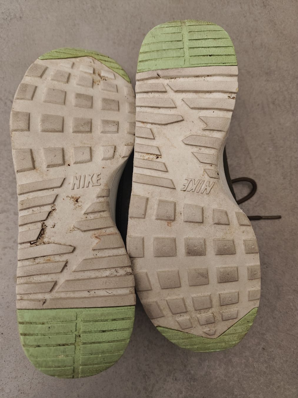 Nike Scarpe da donna: Nike Sneaker Gr. 37.5 – Usato da Aadorf venduto da NadjaNightmare 3