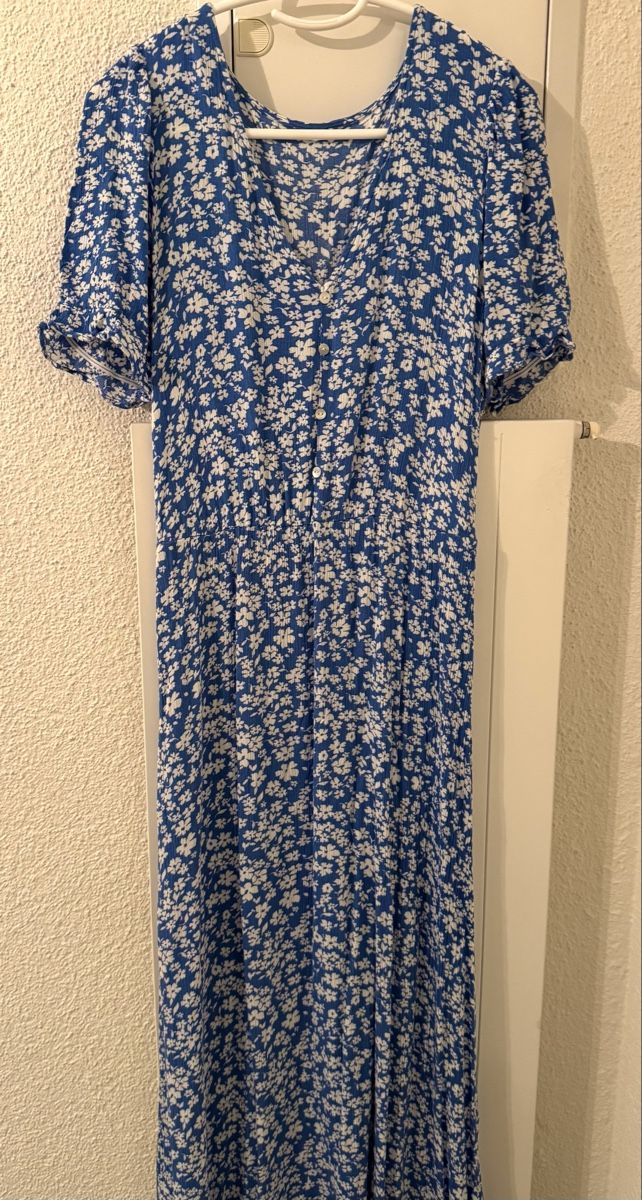 Kleider: Sommerliches Blumenkleid, Grösse M, blau mit Blümchen – Neu (gemäss Beschreibung) aus Winterthur von seh_vnm6