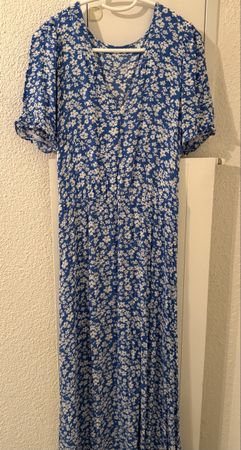 Sommerliches Blumenkleid, Grösse M, blau mit Blümchen