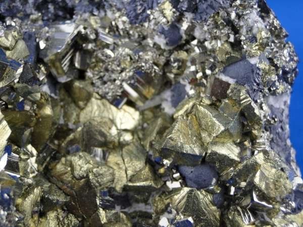 Minerali & Pietre curative: Chalkopyrit mit Galena – Usato da Schinznach Bad venduto da Demerald 3