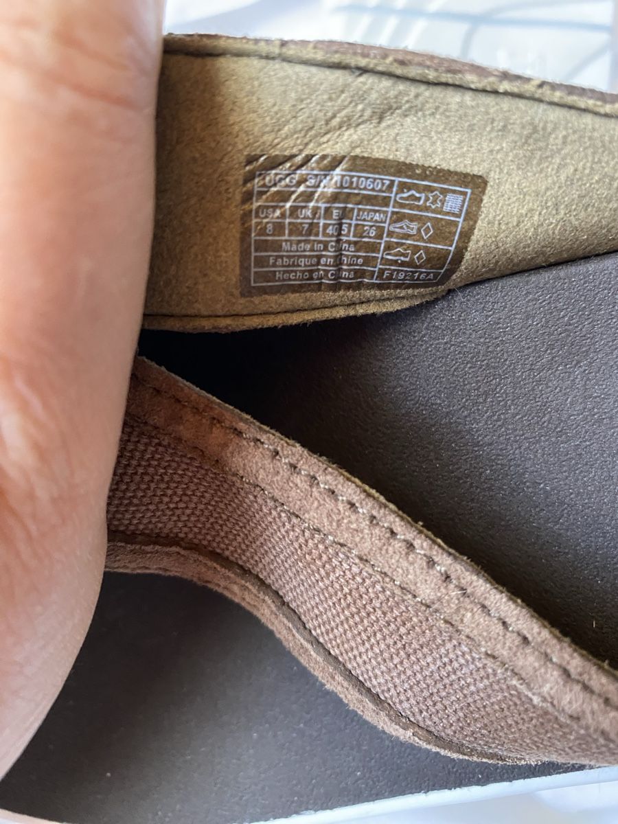 Ugg Scarpe da uomo: Tongs UGG marron taille 40,5 – Usato da Geneve venduto da Monthoux13 2