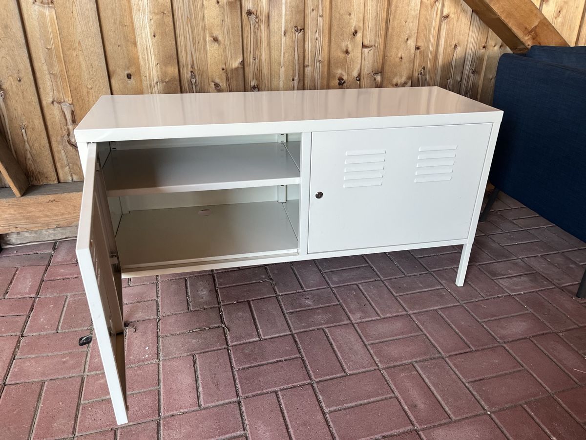 Ikea Cassettiere: IKEA Sideboard Metall weiss  – Usato da Derendingen venduto da bobby_crystalz 1