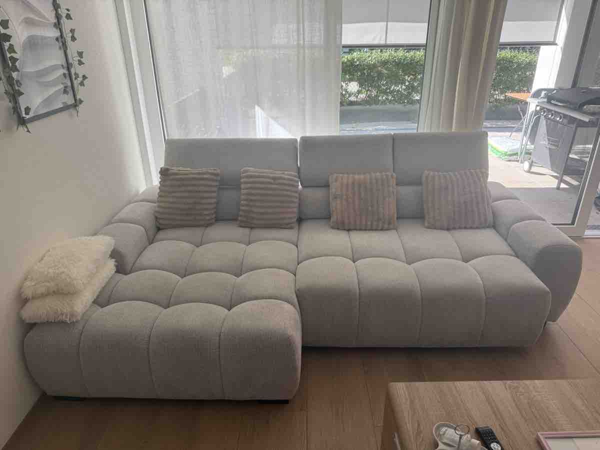 Divani: Modernes Sofa mit elektrischer Verstellung – Nuovo (secondo la descrizione) da Merenschwand venduto da LuxeFlow