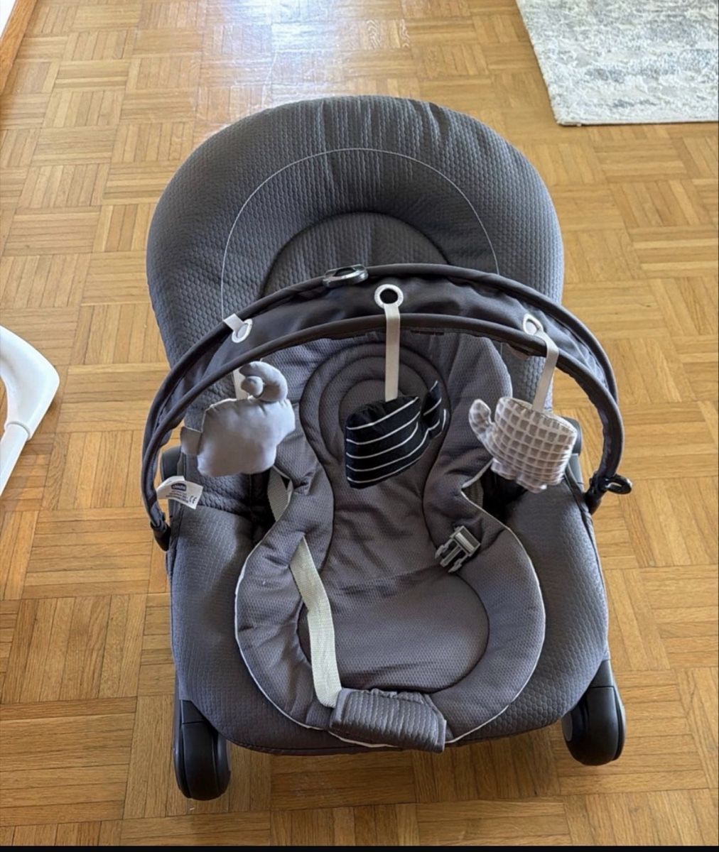 Chicco Bascules & balançoires: Babywippe grau guter Zustand – D'occasion à Oetwil am See par cla_tc86