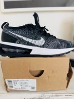 Nike Air Max Flyknit Racer Gr. 37.5 Schwarz Weiss NEW!