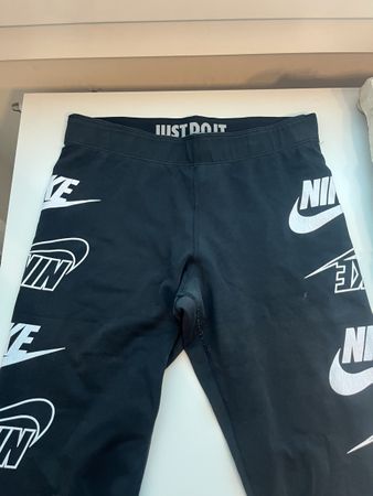 Nike Leggings schwarz mit Logo Print Grösse M schwarz