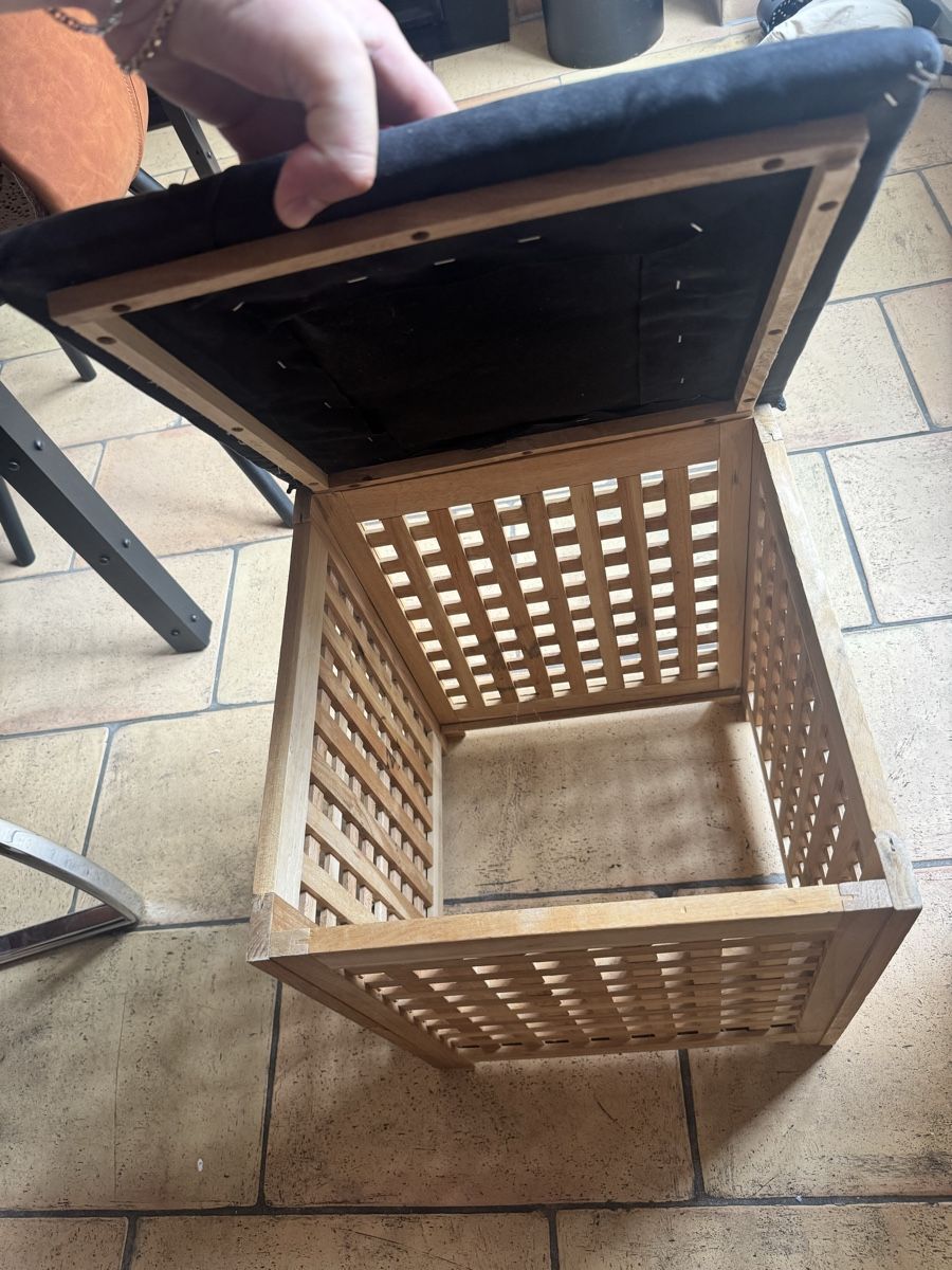 Sgabelli: Wooden storage stool black cushion 45cm height – Usato da Seuzach venduto da Wolf936 5