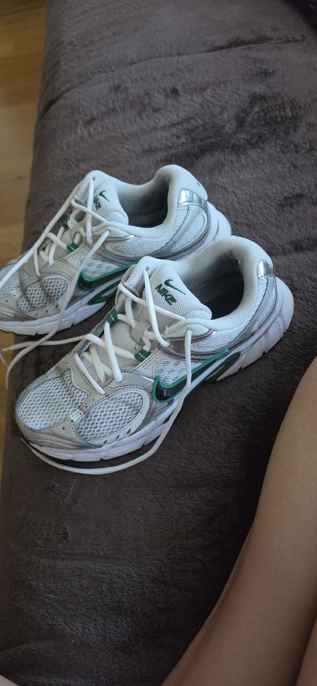 Nike Herrenschuhe: Nike V5 RNR "White/Malachite" Sneakers Gr. 42 – Gebraucht aus Zürich von Yllka.ja 1