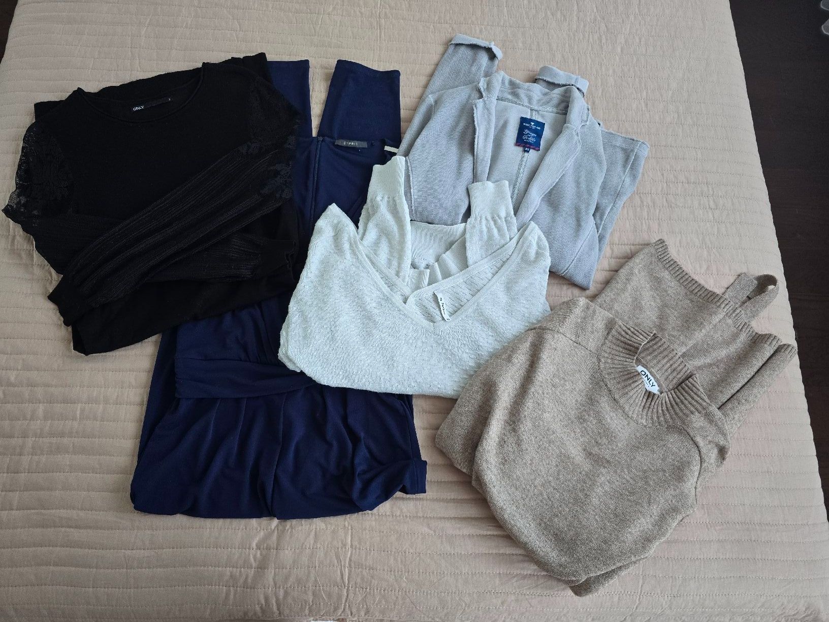 Esprit Lotti di vestiti: Kleiderpaket "Grösse S" Pepe Jeans, Tom Tailor, Esprit... – Usato da Rorschacherberg venduto da Olgamedved 8