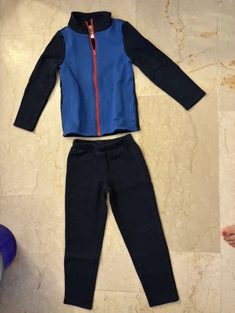 Kinder Trainingsanzug blau Grösse 113-122, top Zustand
