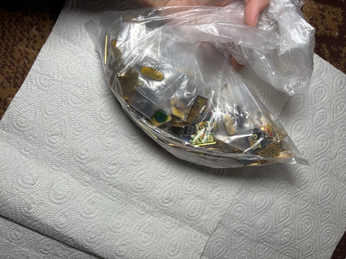 Placchette & Badge: Vintage pins – Usato da Confignon venduto da Second_Hand_Ch 3