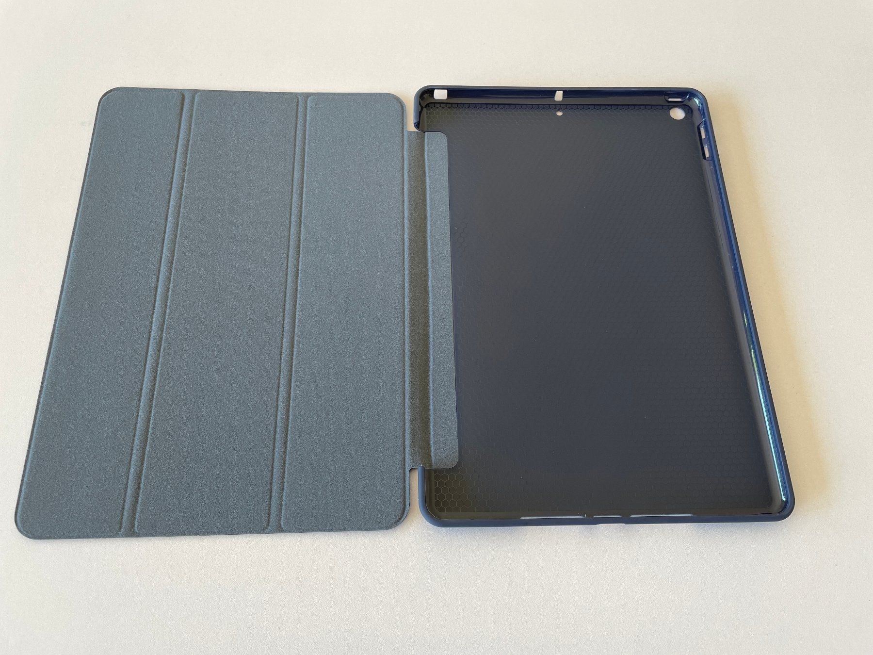 Apple Tablet PC: iPad 8 mit 32GB, super Zustand, + neue Hülle + Zubehör – Gebraucht aus Frauenfeld von kar_7xxc 3