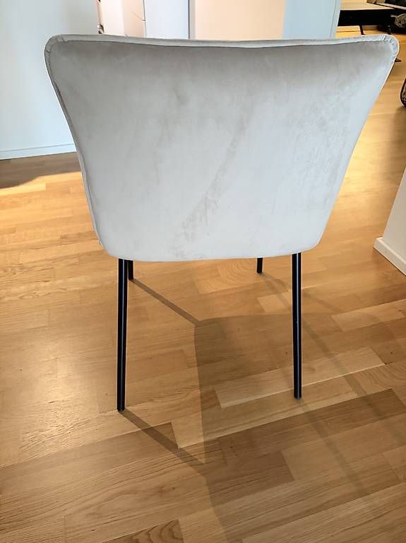 Set di tavolo e panche: Esstisch Gruppe mit 4 Stühle  – Usato da Zürich venduto da Sandraastoll 3
