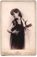 Fotografie Moreno, Lopez, New York, Dais