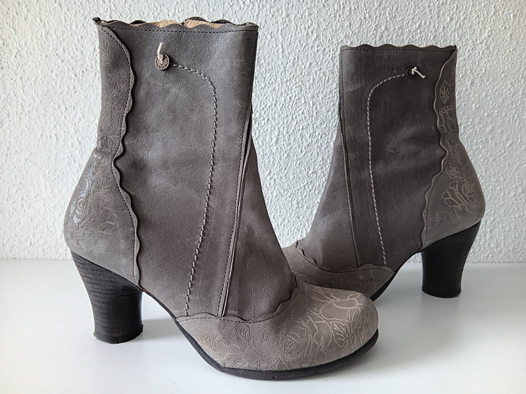 Scarpe da donna: GOLD BUTTON Bottines / Stiefeletten pointure / Nummer 35 – Usato da Cossonay-ville venduto da Super-Price-Quality