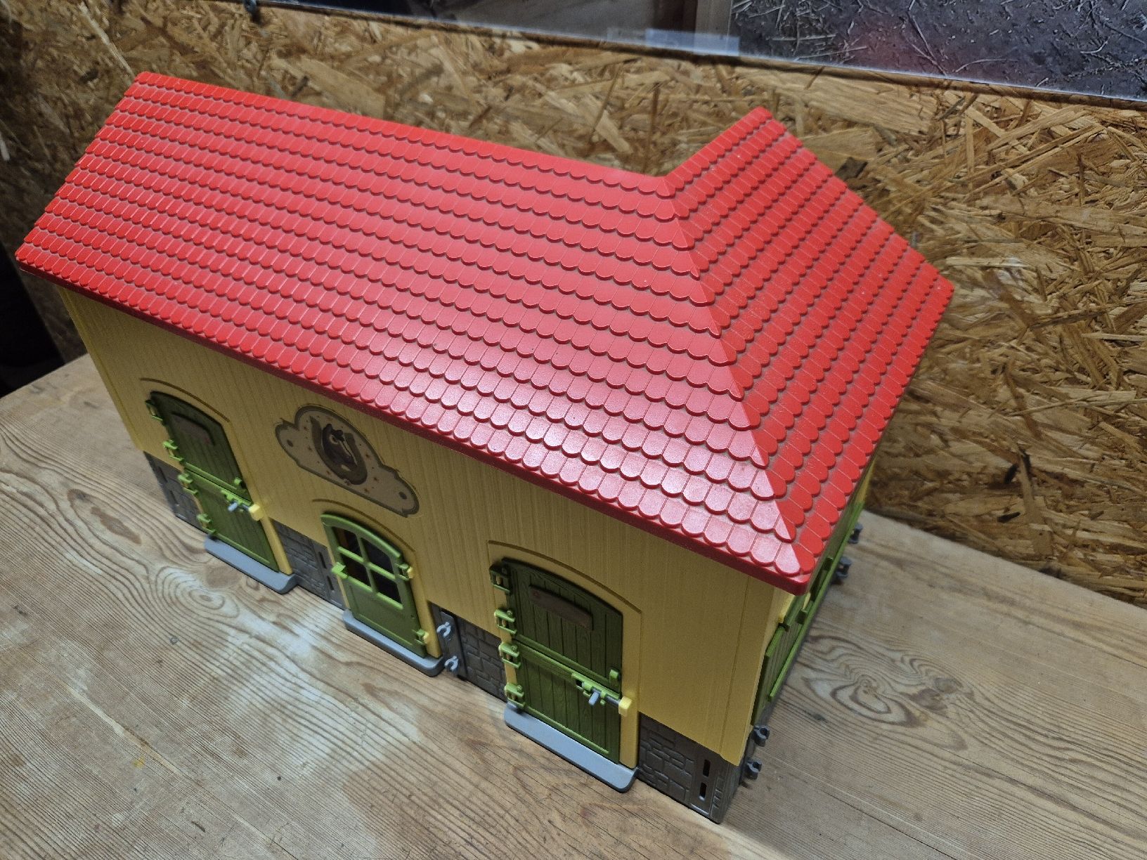Schleich Giocattoli: Schleich Pferde Stall inkl 3 Pferden – Usato da Meggen venduto da Orrinka20 4