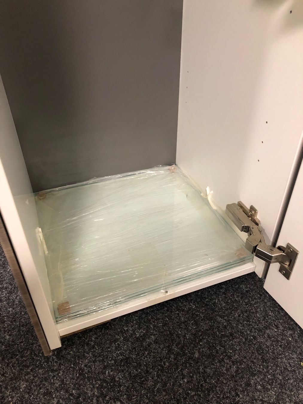 Garderobe: Hochschrank, grau – Neu (gemäss Beschreibung) aus Lupsingen von McFly12 2