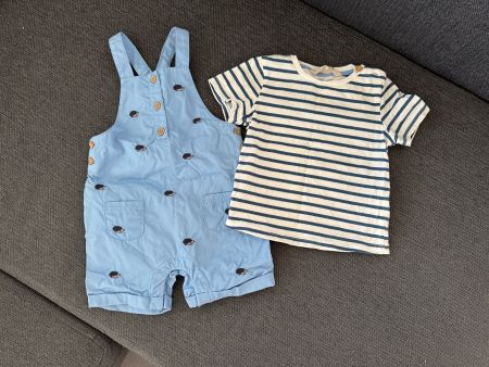 Sommer-Set mit Latzhose von John Lewis – Gr. 74 (Blau)