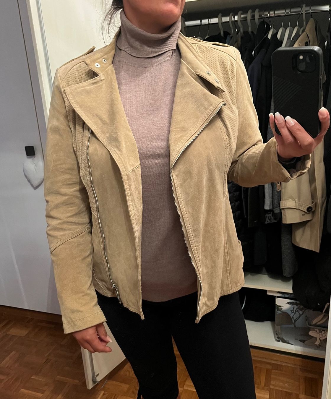 Giacche: Schöne beige Wildleder Jacke – Nuovo (secondo la descrizione) da Oetwil an der limmat venduto da Sual 5