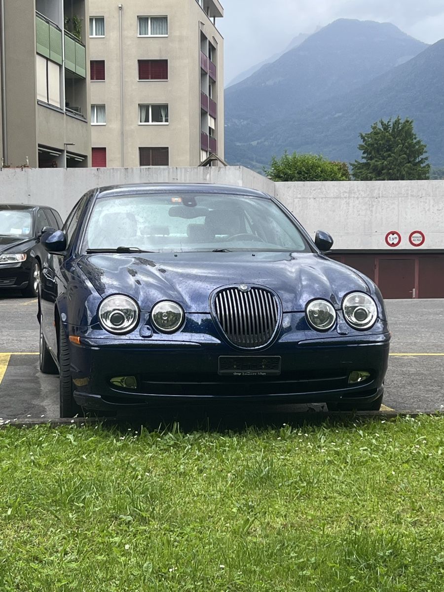 Jaguar Automobili: Jaguar S-type 3.0 V6 auto – Usato da Collombey venduto da Dkt_57hj