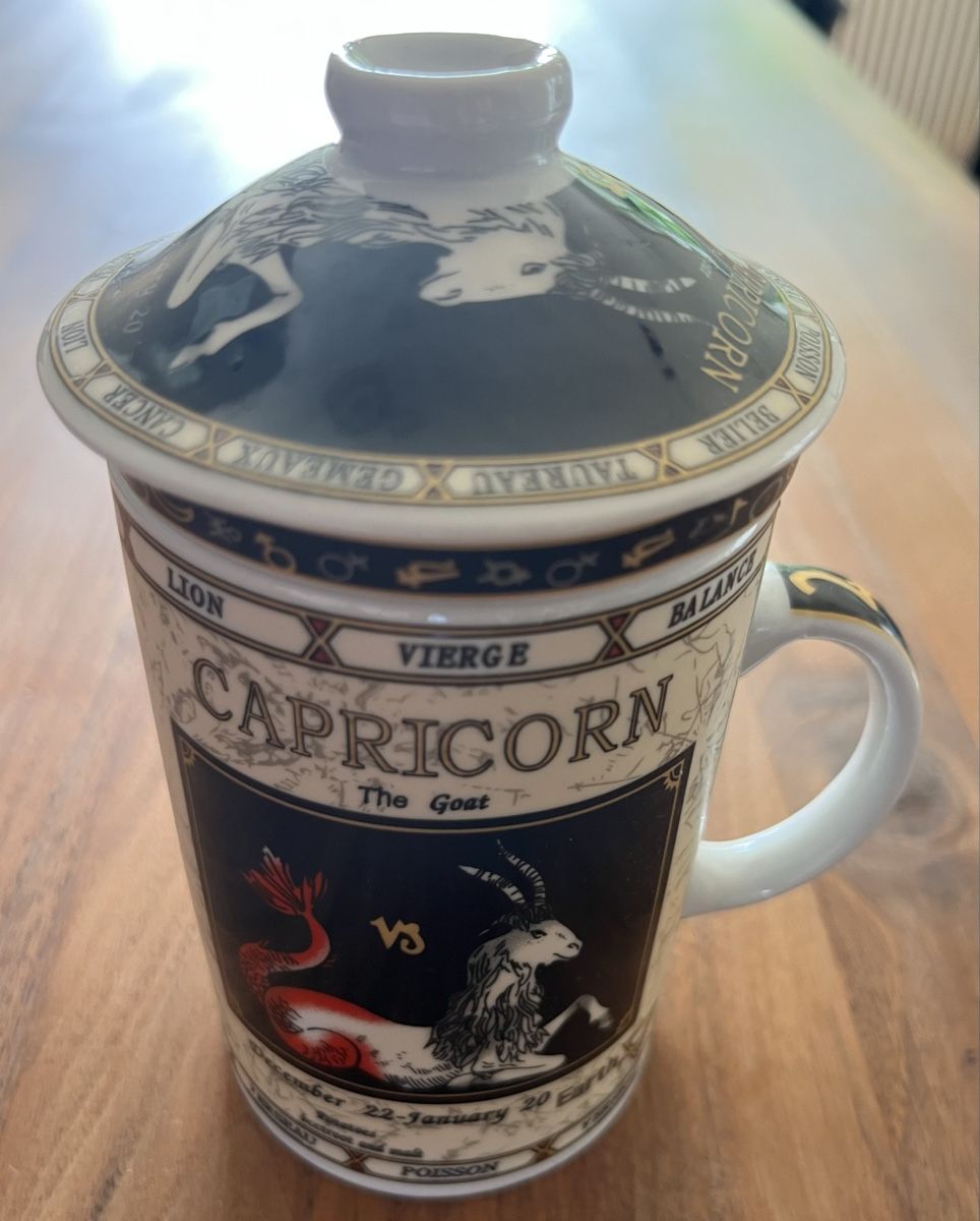Tassen: Tasse Steinbock mit Deckel und Sieb – Gebraucht aus Luzern von korallkrabba 1
