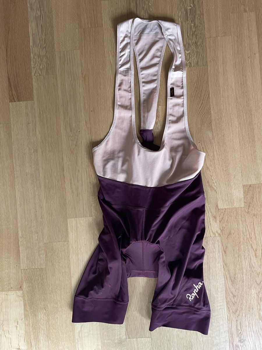 Rapha Pantalons: Rapha Bib Shorts/ Trägerhose kurz, M, Brombeere – D'occasion à Bern par AnnaS13