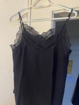 Top dentelle bleu marine
