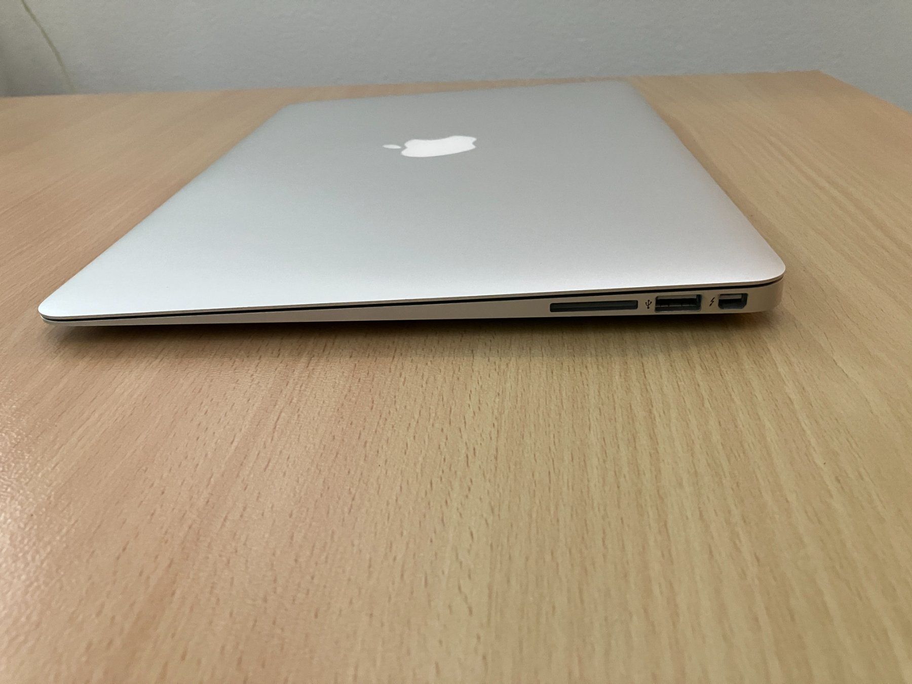 Apple Notebooks: MacBook Air 2015 13,3 Zoll – Gebraucht aus Sursee von Hstrings 2