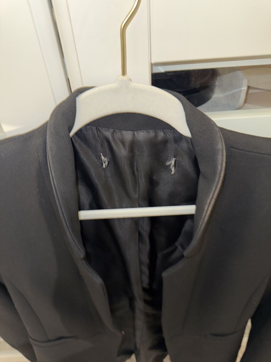 Vestes: Damen Blazer schwarz tailliert  – D'occasion à Winterthur par fij_f65r 2