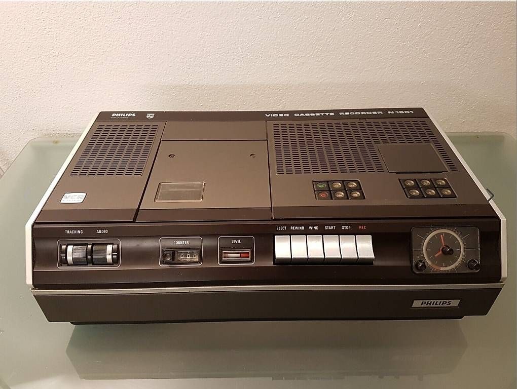 Philips Apparecchi a nastro: Antico videoregistratore Philips – Usato da Massagno venduto da Massimo037