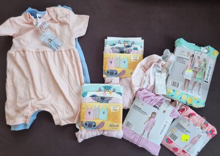 21 tei Kleiderpaket Lily & Dan Disney Stitch Grösse 98/104.