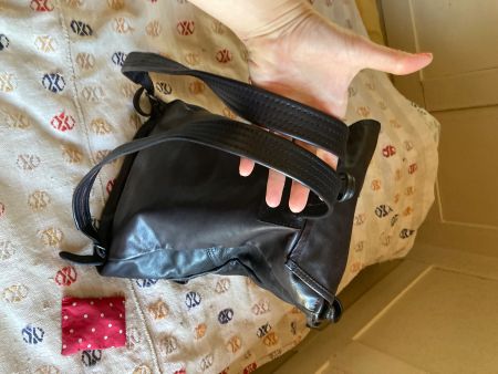 schwarzer sauberer Lederrucksack
