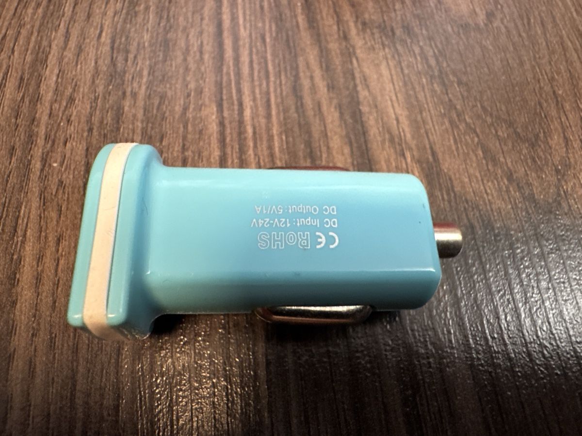 Chargeurs de batterie: KFZ Ladegerät USB FIFO 12V-24V hellblau – Neuf (Voir description) à Ehrendingen par Sansav 1