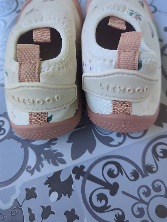 Liewood Chaussures filles: Badeschuhe Liewood Gr.25 – D'occasion à Uitikon Waldegg par moaloha21 3