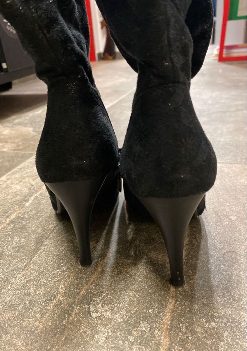 Scarpe da donna: Schwarze Stiefeletten Gr. 38 – Usato da Gersau venduto da Second-Hand-Shop 1