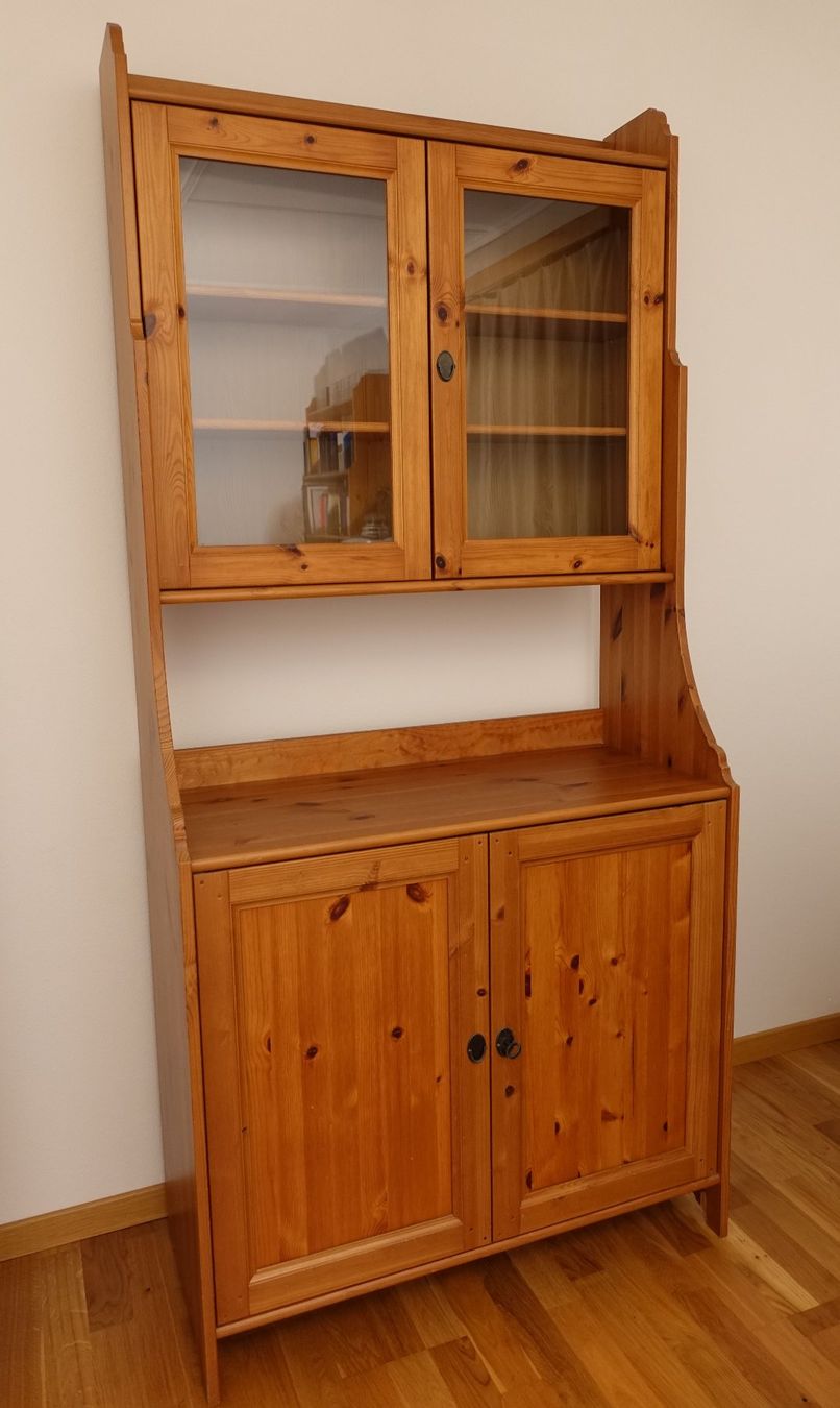 Buffet mit Vitrine Leksvik Ikea aus Massivholz (Gebraucht) in Dotzigen für CHF 80 – nur Abholung auf Ricardo kaufen