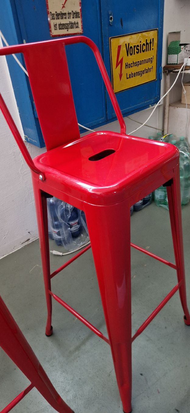 Sgabelli: 2 rote Barhocker aus Metall  – Usato da Niedergösgen venduto da Licht-Design 2