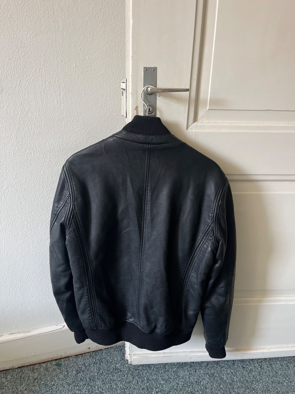 Vestes: Lederjacke schwarz Bomberjacke Grösse L gebraucht – D'occasion à Luzern par stui_0522 1