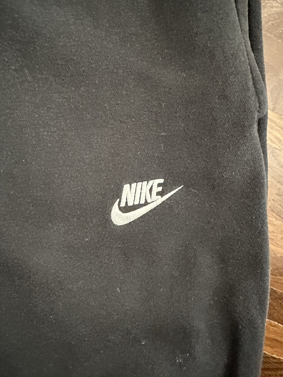 Nike Hosen: Nike Trainerhose – Neu (gemäss Beschreibung) aus Winterthur von su_4assd 2