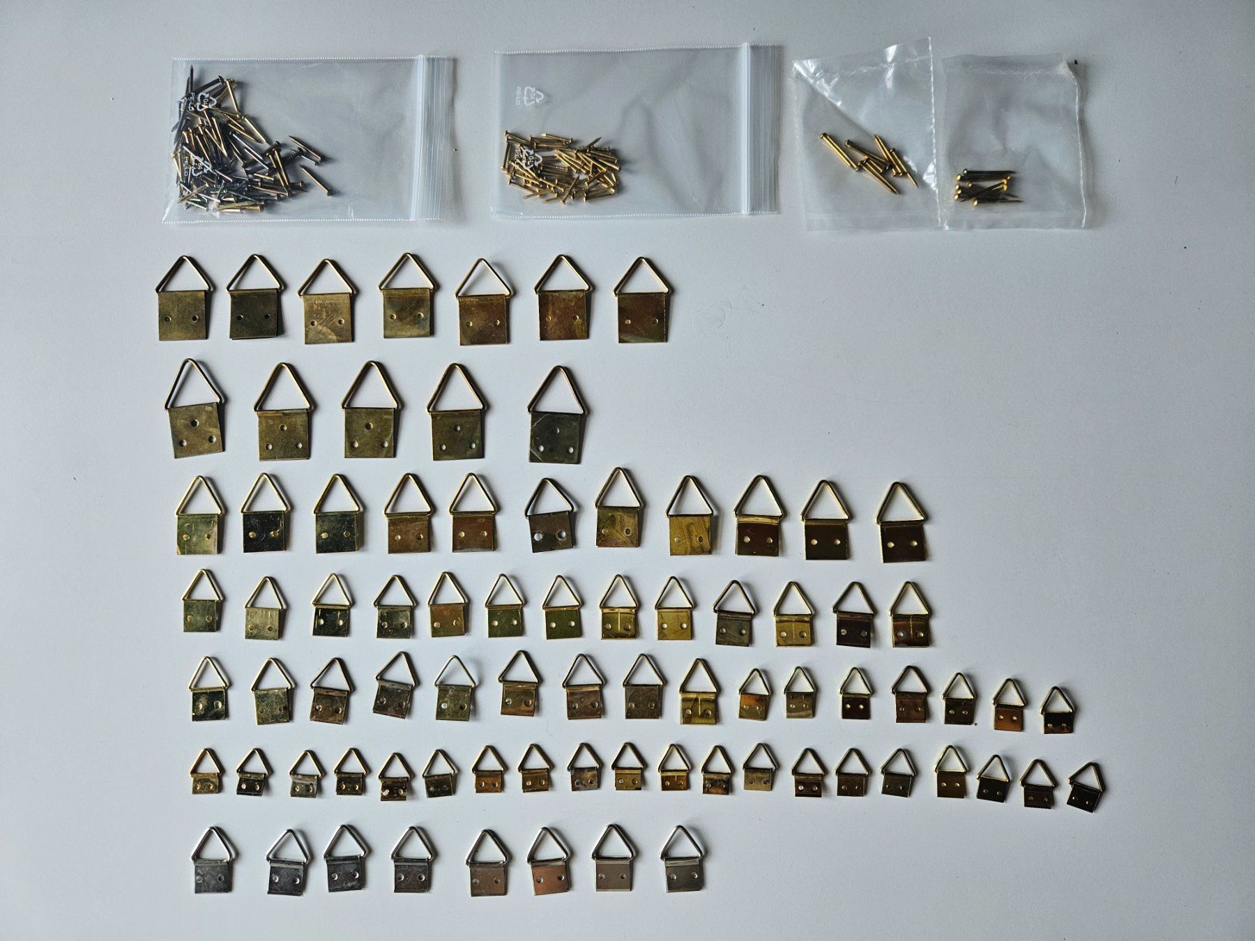 Ferramenta: Lot de 80 œillets pour tableaux - diverses tailles – Usato da Echandens venduto da annegug