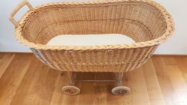 Berceau en osier avec matelas et roulettes occasion