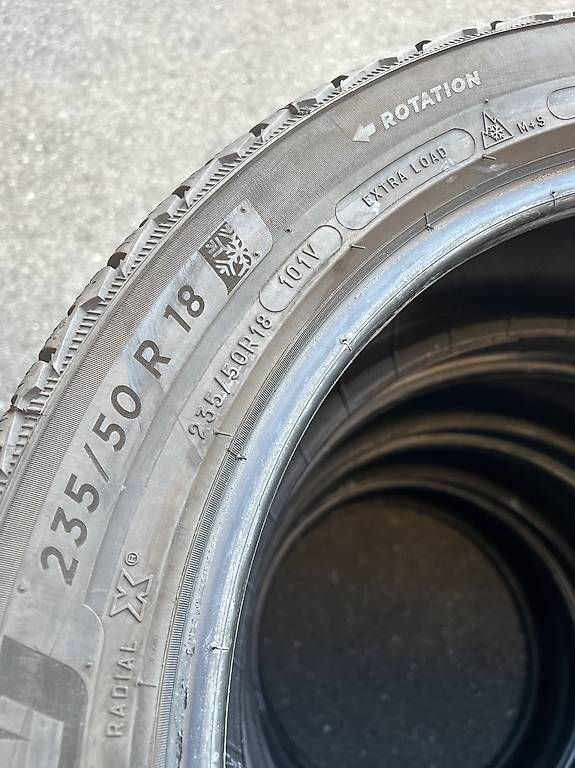 Altro in Scrittura & Disegno: 235/50/18 Michelin Winterreifen  – Usato da Frasnacht venduto da nobloff 1