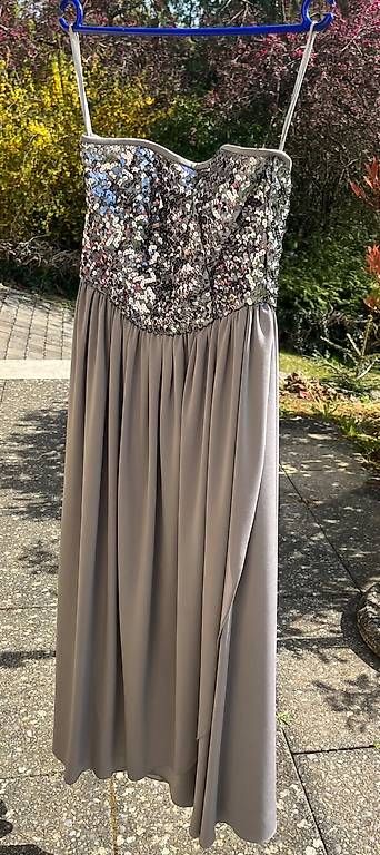 Vestiti: Abendkleid mit Pailletten, grau, Grösse 38 – Usato da Thayngen venduto da buermann 1