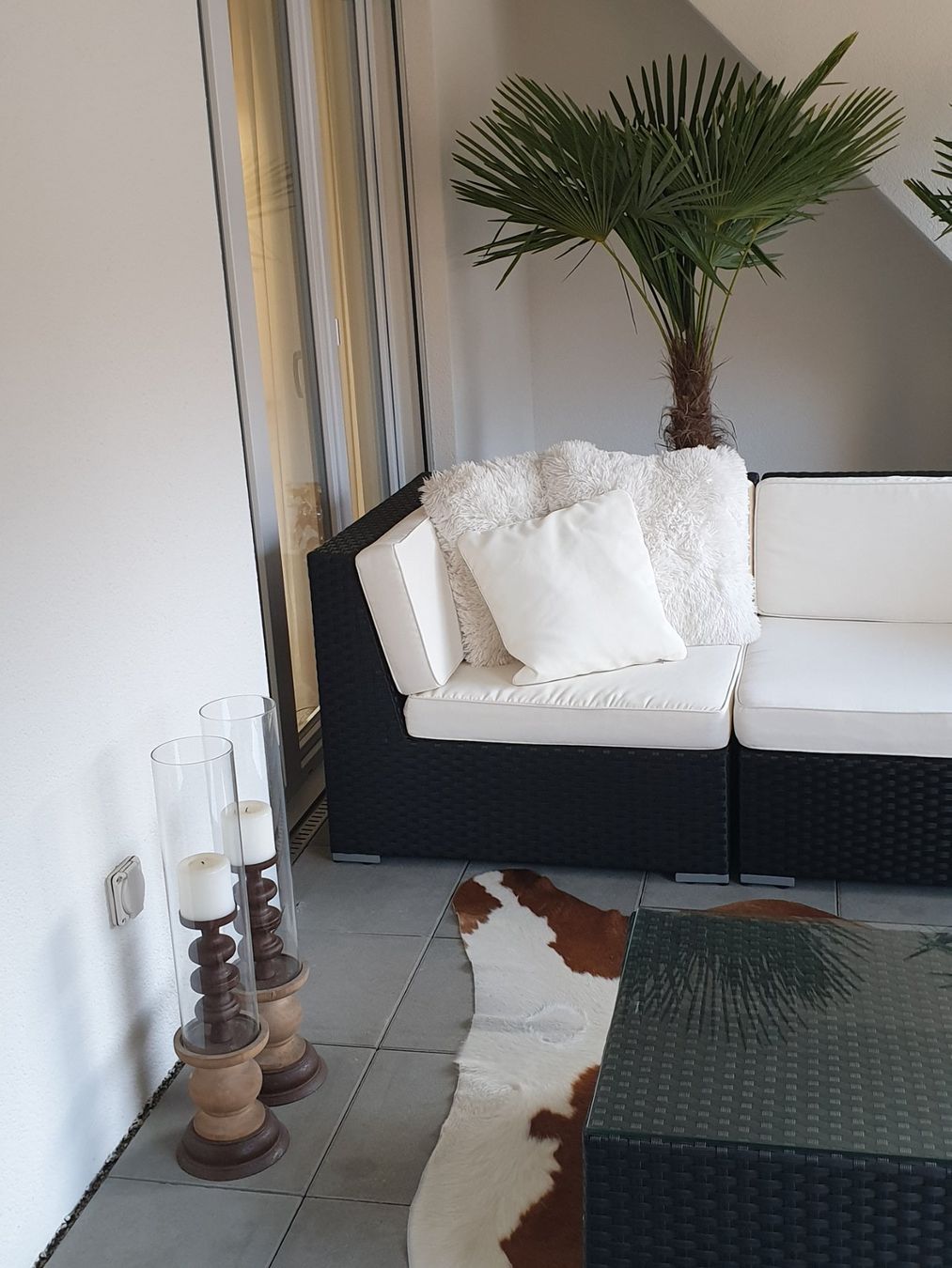 Sofas: Grosse Rattan-Lounge mit ecrufarbigen Polster – Gebraucht aus Felben-Wellhausen von calalu 1