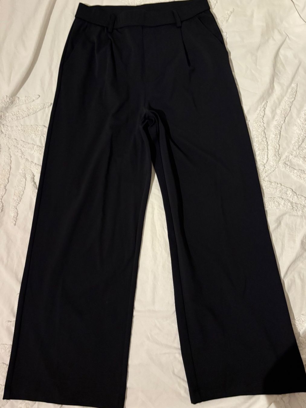 Halara Pantalons: Elegante Halara Pants – Neuf (Voir description) à Zürich par hue_82qd